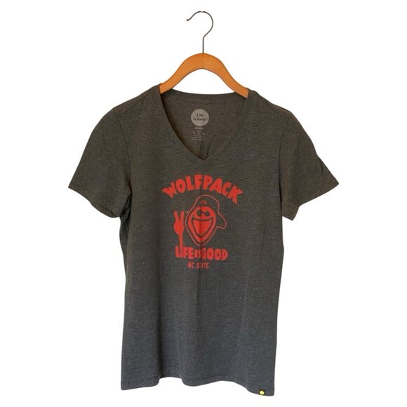 NC State Wolfpack Dark Gray T-Shirt Women's Size S Life Is Good North Carolina - Picture 1 of 10